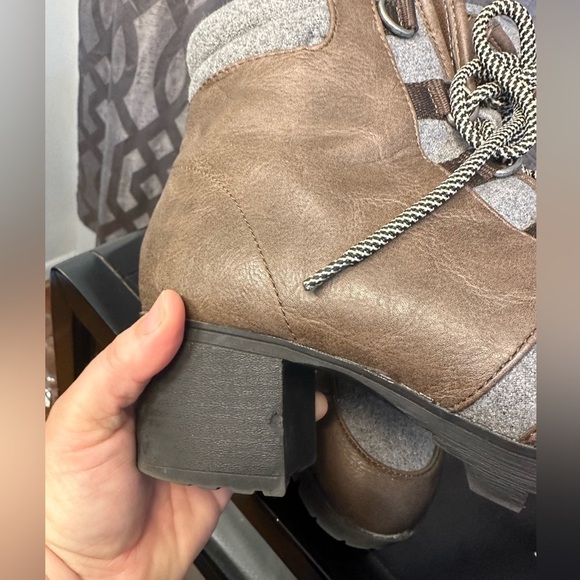 Scoop Women’s Brown and Gray Low Heel Boots Size 9 - Picture 9 of 16